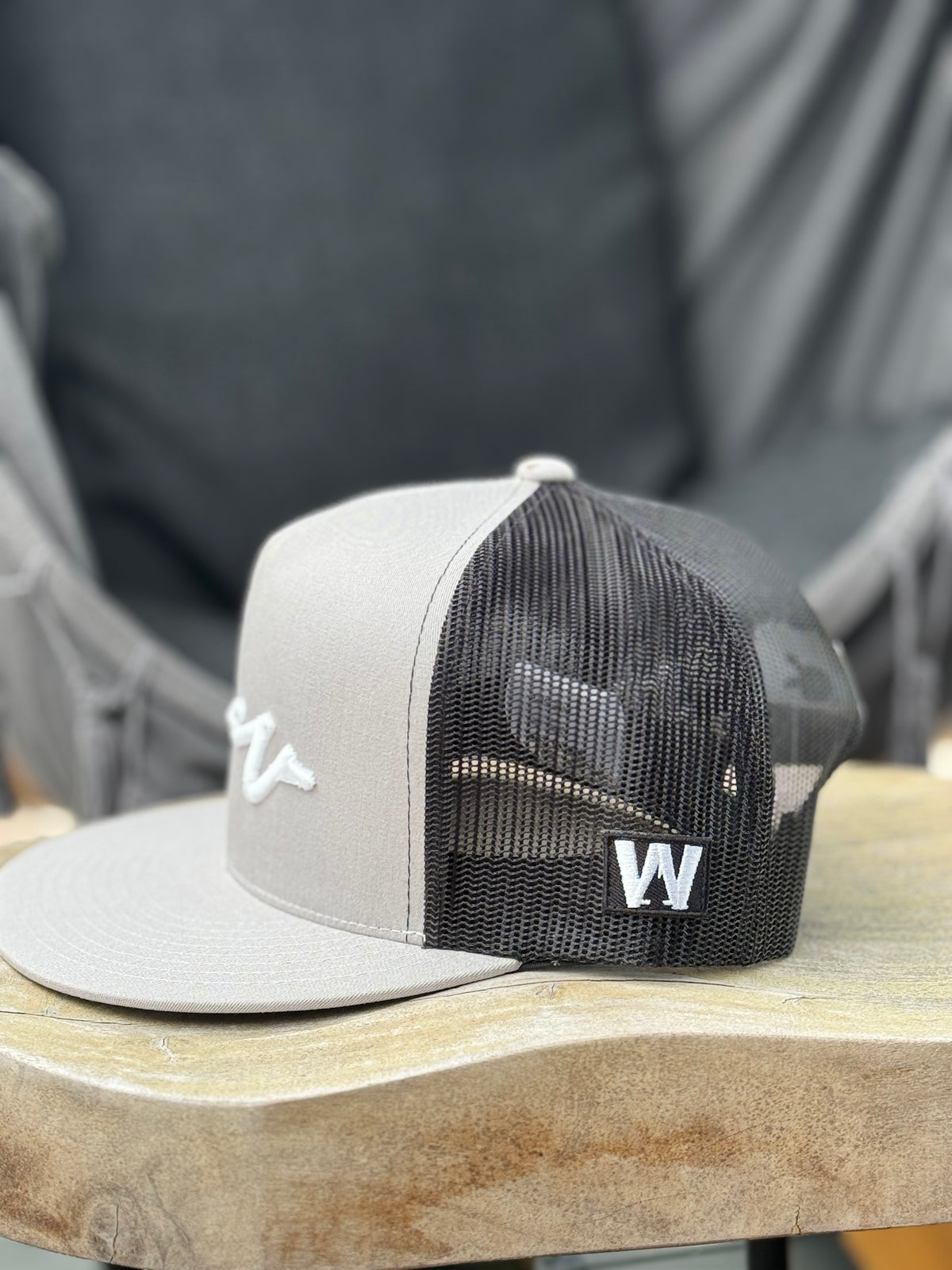 Grey / Black Sketchy W Trucker